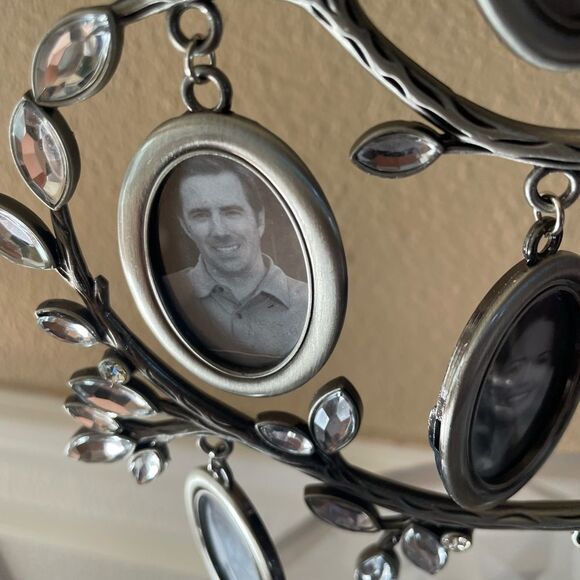 Time Remembered Jeweled Family Photo Tree - Picture 12 of 14